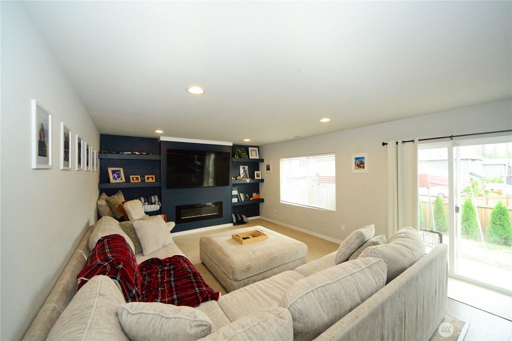 Photo of 1338 Cascade Street, Sultan, WA 98294 (MLS # 2427924)