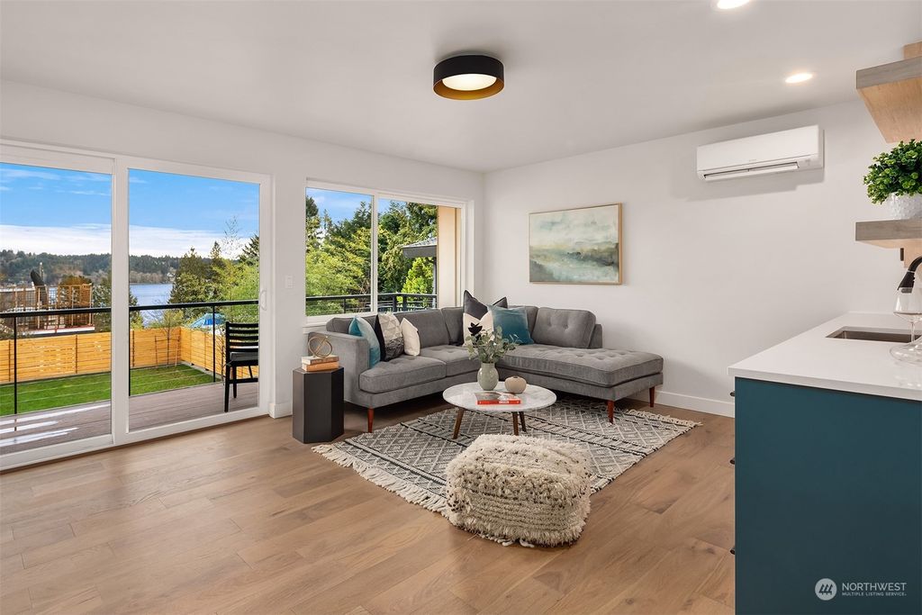 Photo of 10668 Durland Avenue NE, Seattle, WA 98125 (MLS # 2210417)
