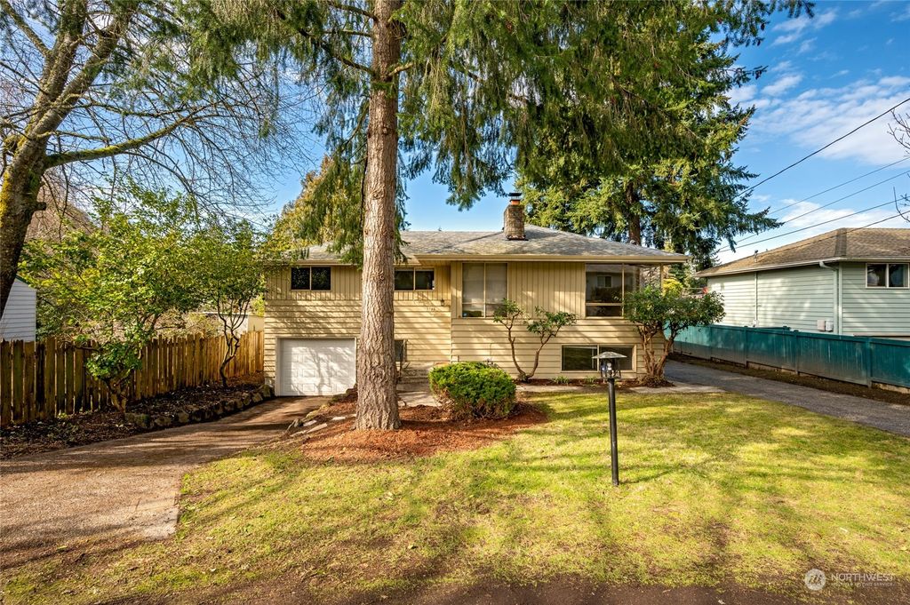 Photo of 9709 46th Avenue NE, Seattle, WA 98115 (MLS # 2043374)