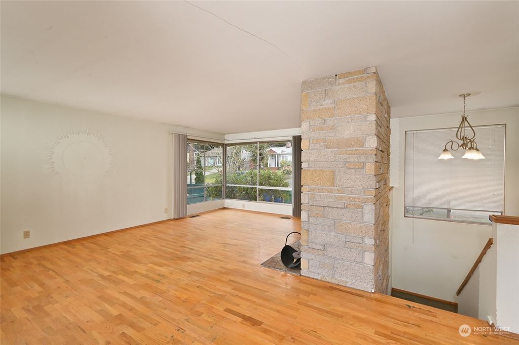 Photo of 9709 46th Avenue NE, Seattle, WA 98115 (MLS # 2043374)