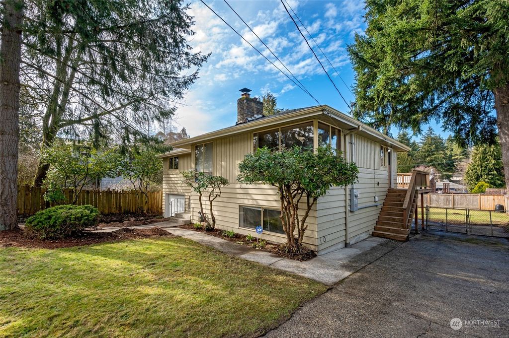 Photo of 9709 46th Avenue NE, Seattle, WA 98115 (MLS # 2043374)