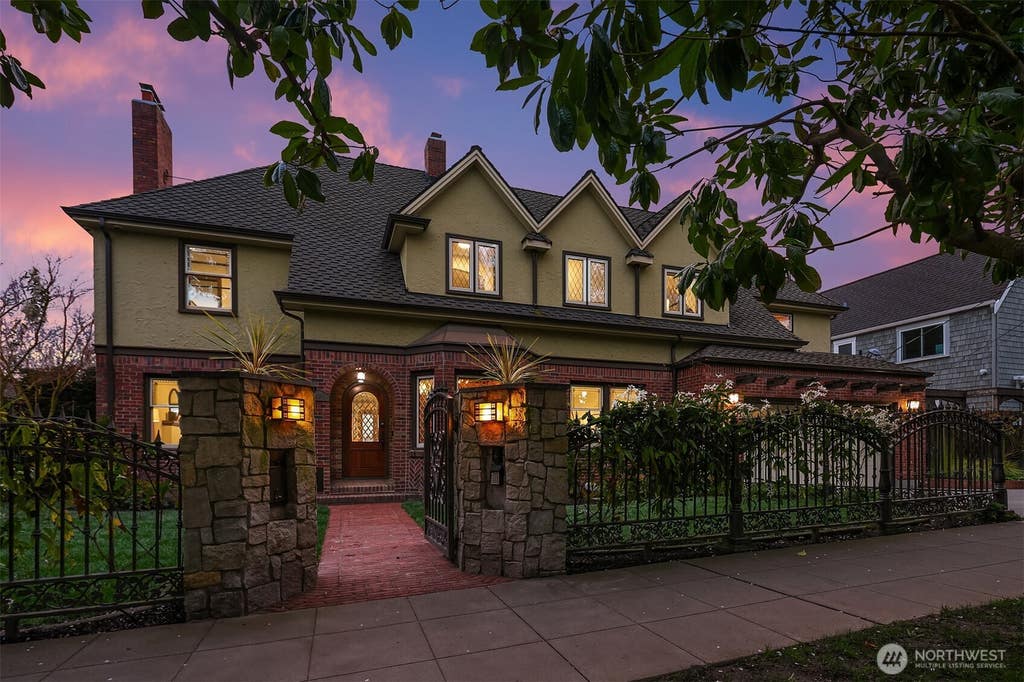Photo of 2409 29th Avenue W, Seattle, WA 98199 (MLS # 2538451)
