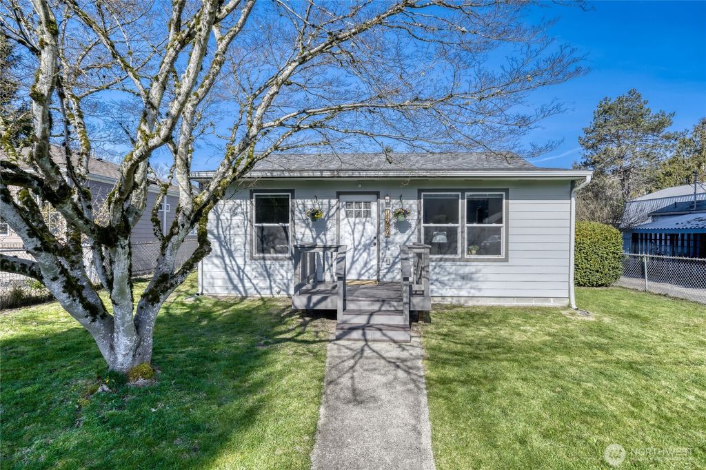 Photo of 14929 130th Avenue SE, Renton, WA 98058 (MLS # 2490615)