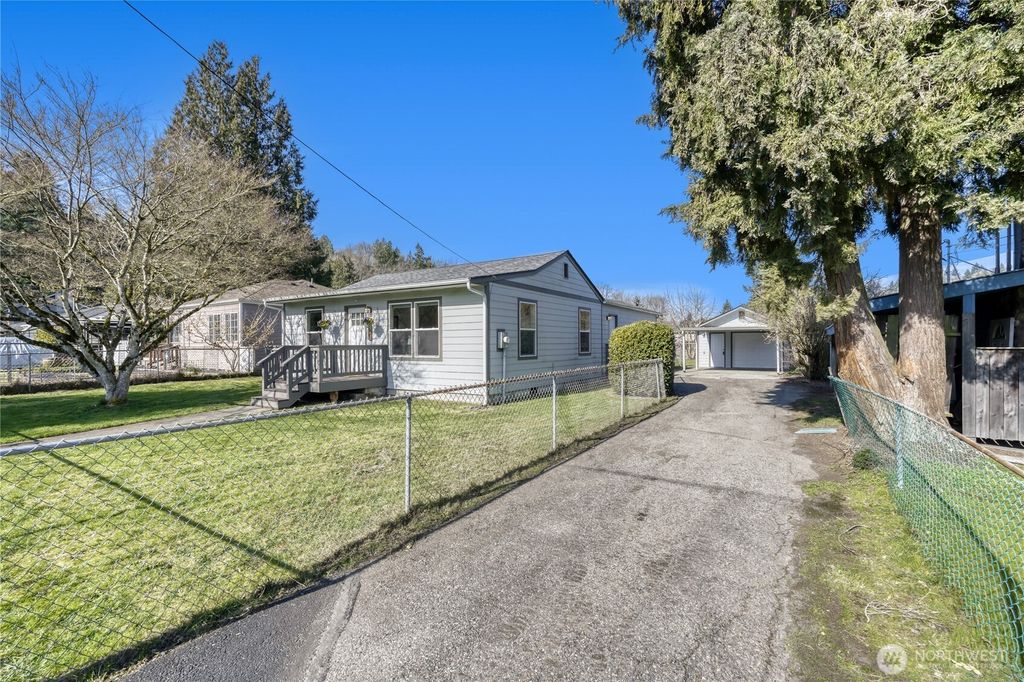 Photo of 14929 130th Avenue SE, Renton, WA 98058 (MLS # 2490615)