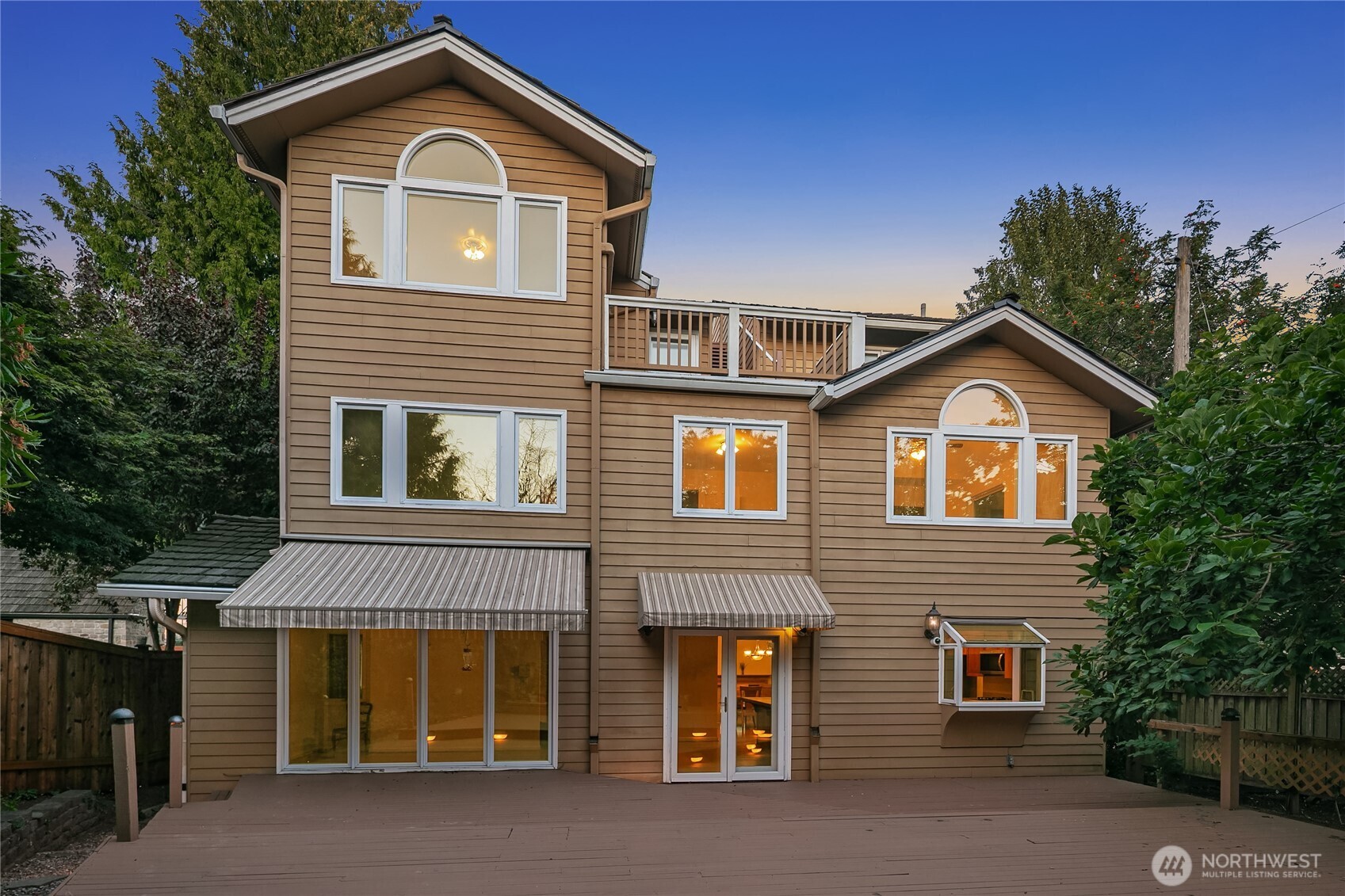 1511 Magnolia Way W
