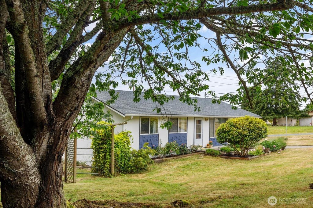 Photo of 975 Ferry Avenue, Coupeville, WA 98239 (MLS # 2538539)