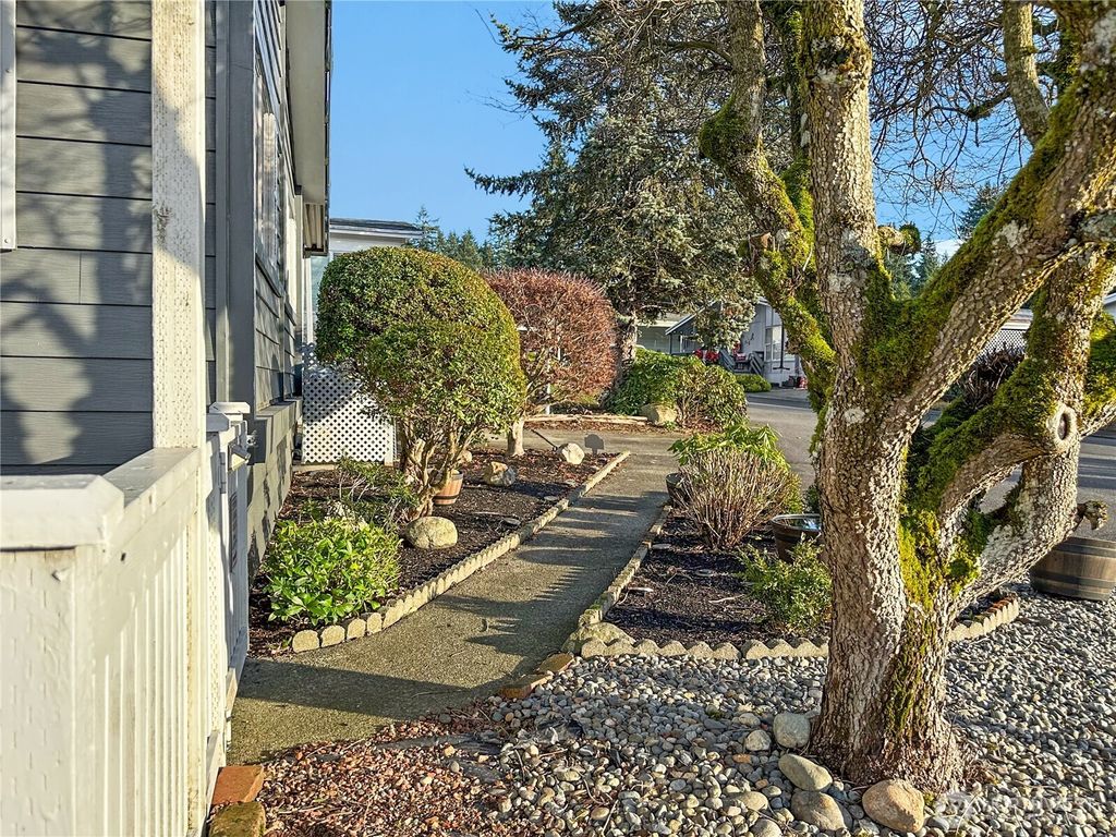Photo of 2500 S 370th Street #32, Federal Way, WA 98003 (MLS # 2461059)