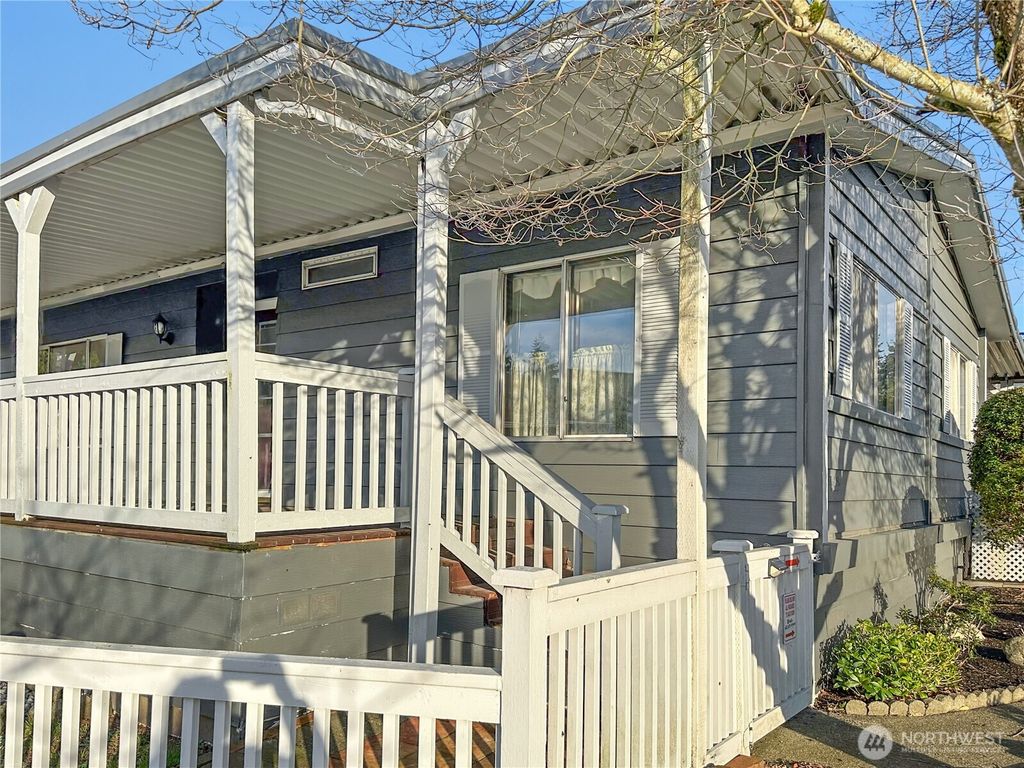 Photo of 2500 S 370th Street #32, Federal Way, WA 98003 (MLS # 2461059)