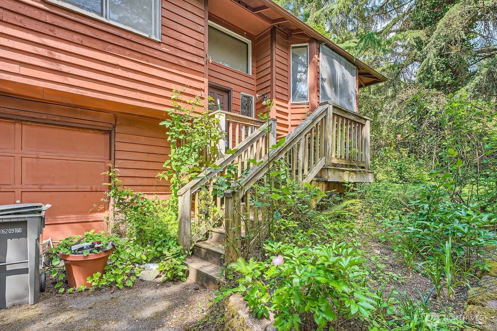 Photo of 2012 S 331st Street, Federal Way, WA 98003 (MLS # 2388063)