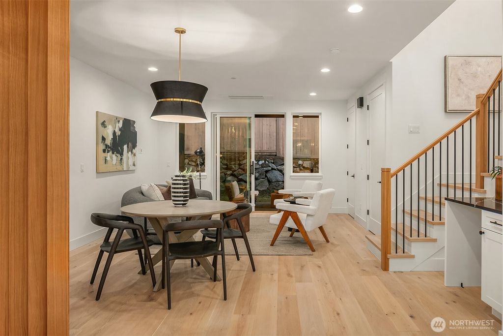 Photo of 7020 127th Avenue NE, Kirkland, WA 98033 (MLS # 2470195)