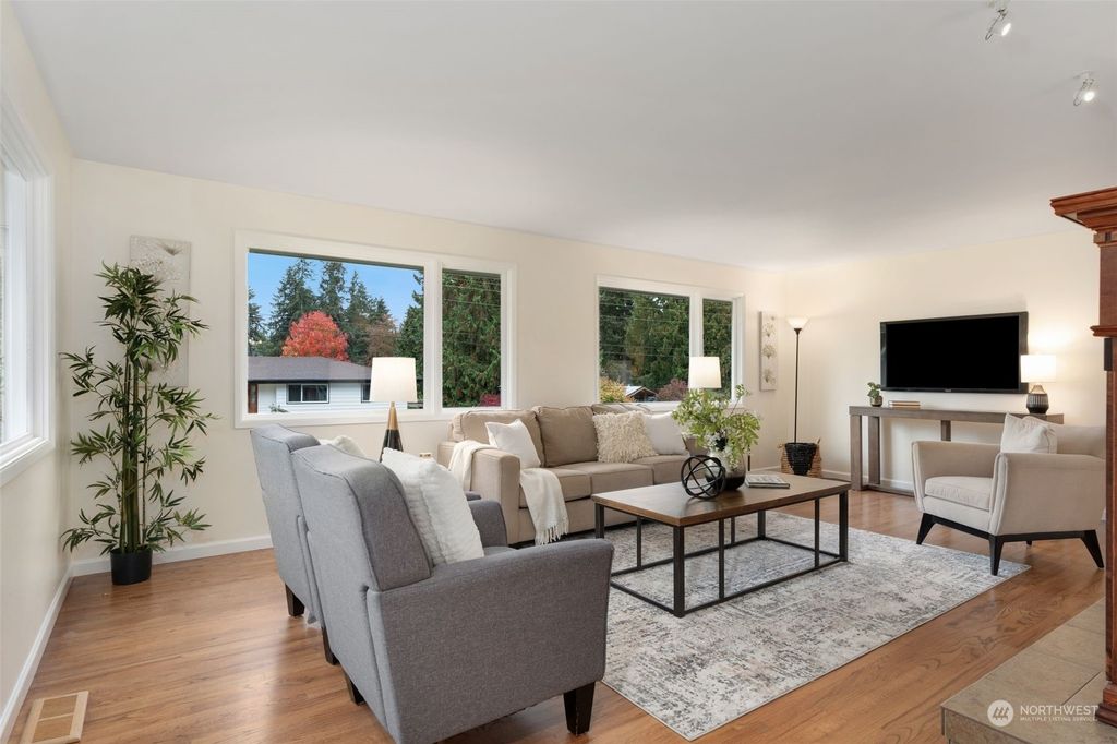 Photo of 13711 NE 70th Place, Redmond, WA 98052 (MLS # 2299279)
