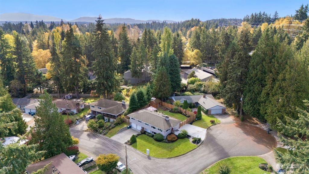 Photo of 13711 NE 70th Place, Redmond, WA 98052 (MLS # 2299279)