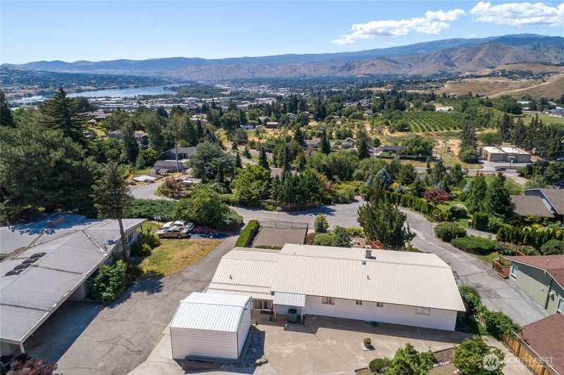 330 Sunnyslope Heights