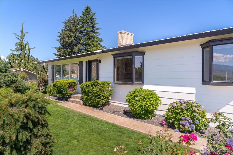 330 Sunnyslope Heights