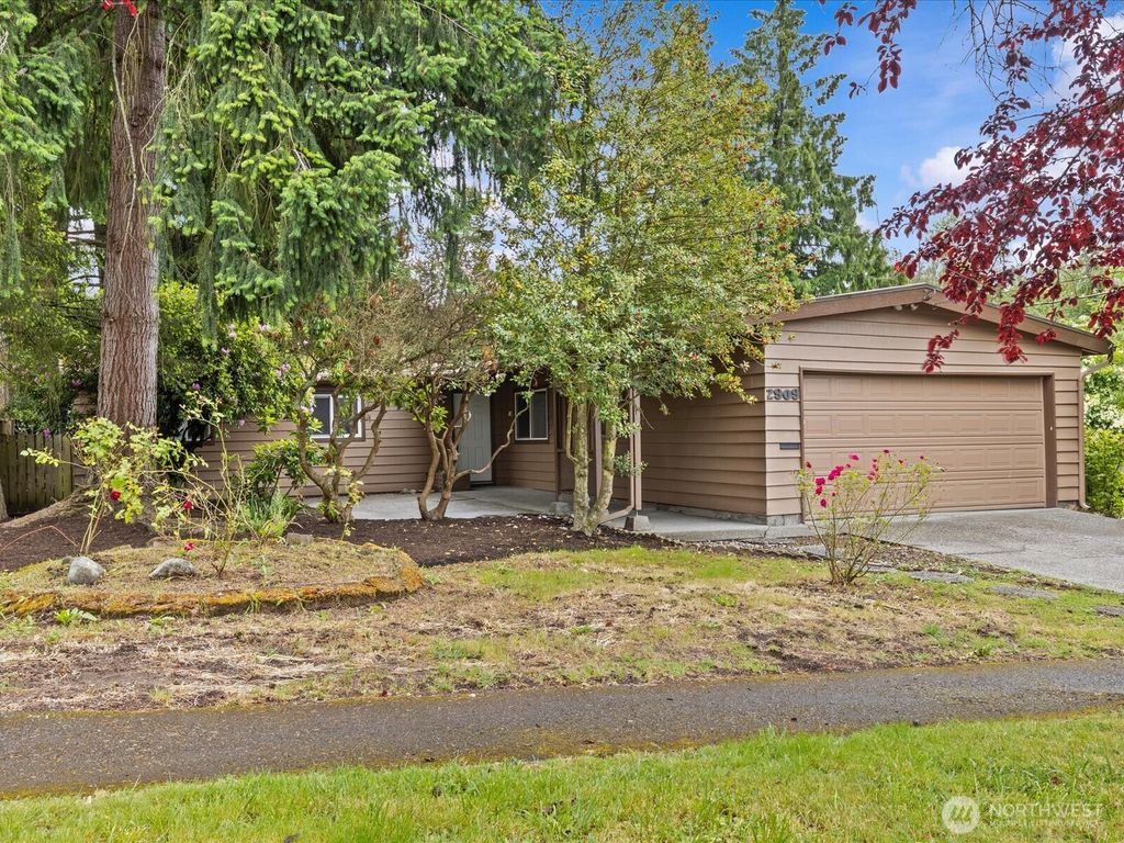 Photo of 2909 SW 116th Street, Burien, WA 98146 (MLS # 2365748)