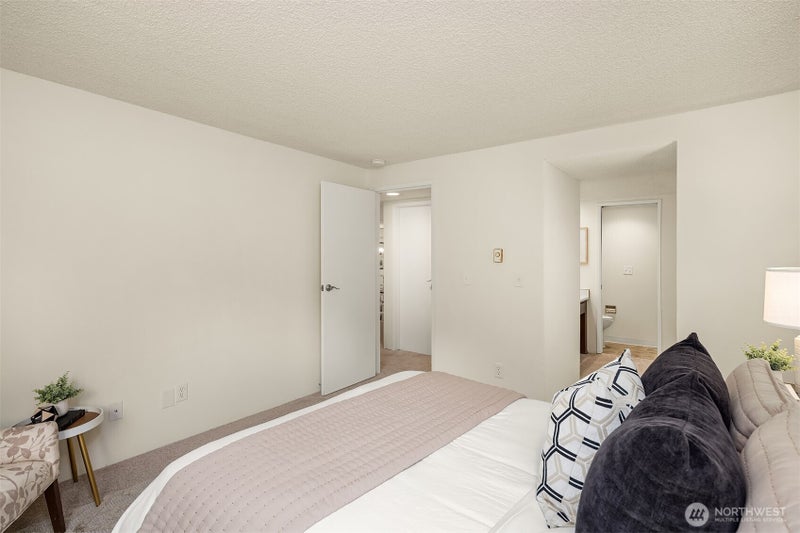 4727 W Lake Sammamish Parkway SE B206