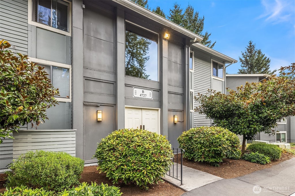 Photo of 4727 W Lake Sammamish Parkway SE #B206, Issaquah, WA 98027 (MLS # 2567650)