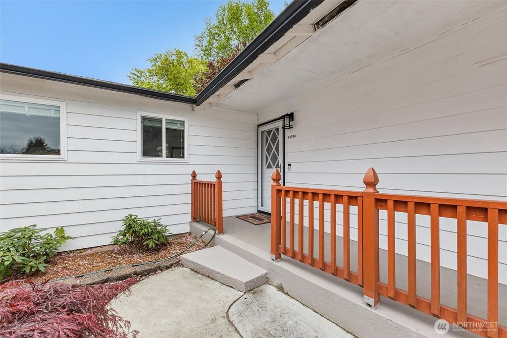 Photo of 10714 NW 22nd Avenue, Vancouver, WA 98685 (MLS # 2514143)