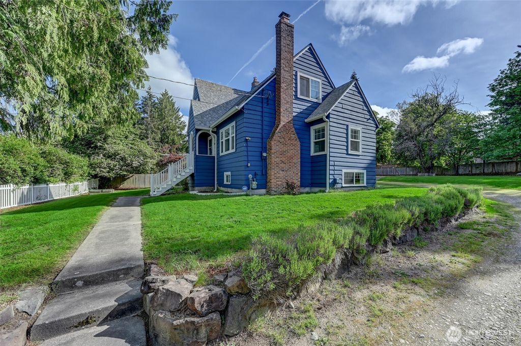 Photo of 22650 24th Avenue S, Des Moines, WA 98198 (MLS # 2371493)