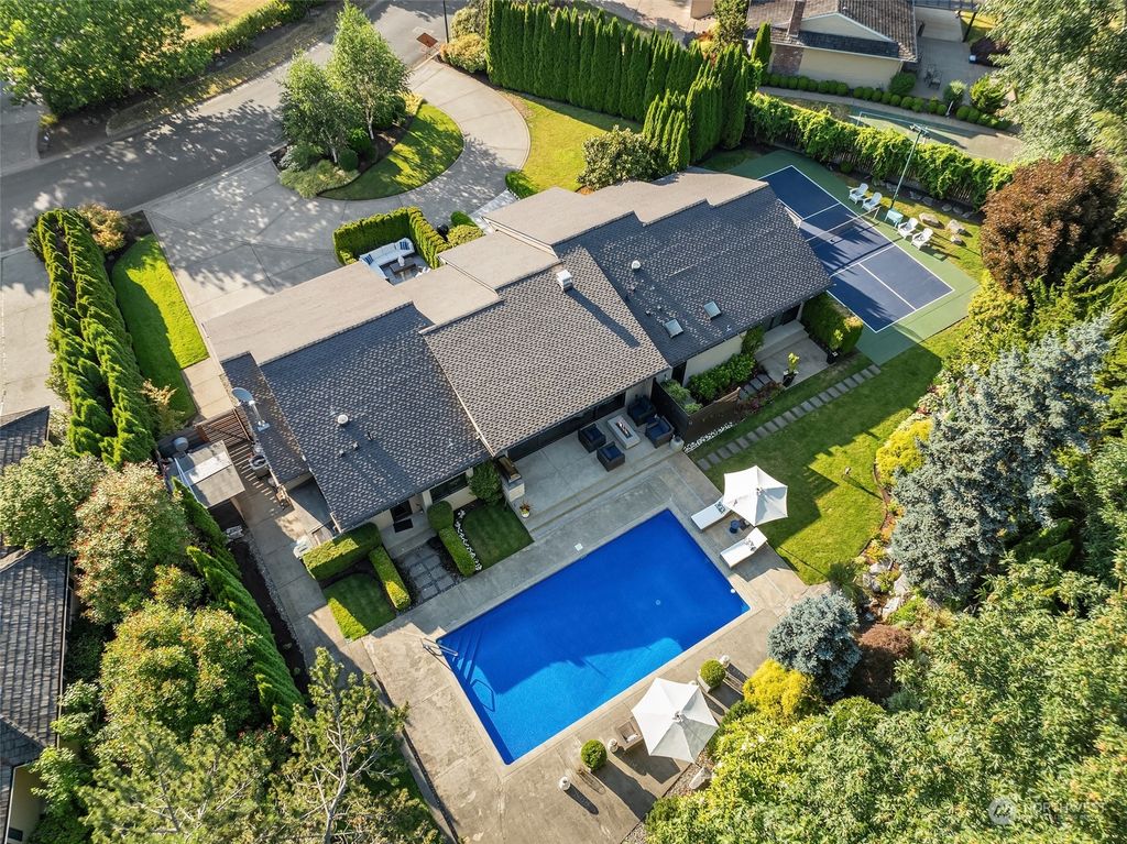 Photo of 8541 Hunts Point Lane, Hunts Point, WA 98004 (MLS # 2265619)