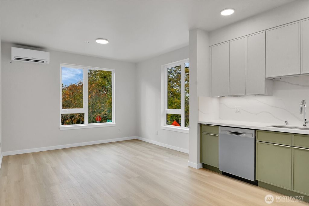 Photo of 2372 Franklin Avenue E, Seattle, WA 98102 (MLS # 2451145)