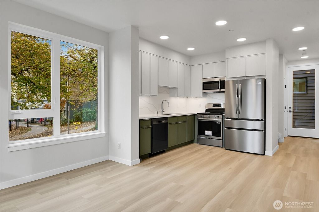 Photo of 2372 Franklin Avenue E, Seattle, WA 98102 (MLS # 2451145)