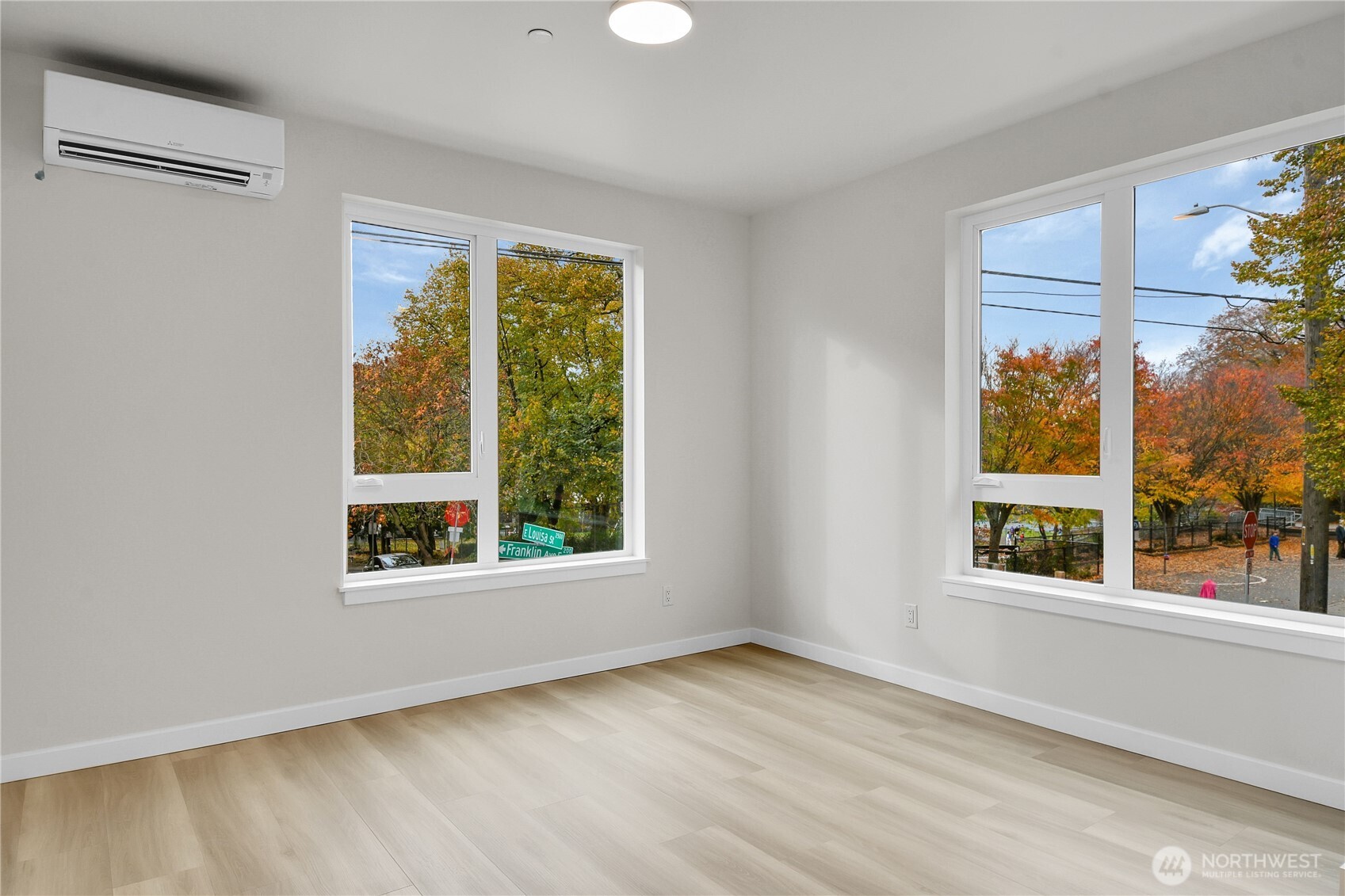 2372 Franklin Avenue E