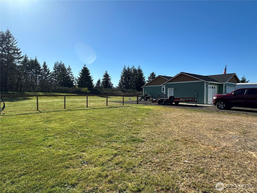 Photo of 22 Shorthorn Ln, Oakville, WA 98568 (MLS # 2506078)