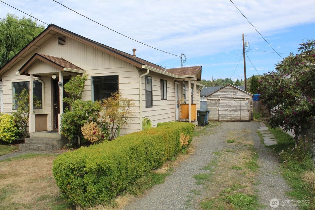 Photo of 806 2nd Avenue N, Kent, WA 98032 (MLS # 2423313)