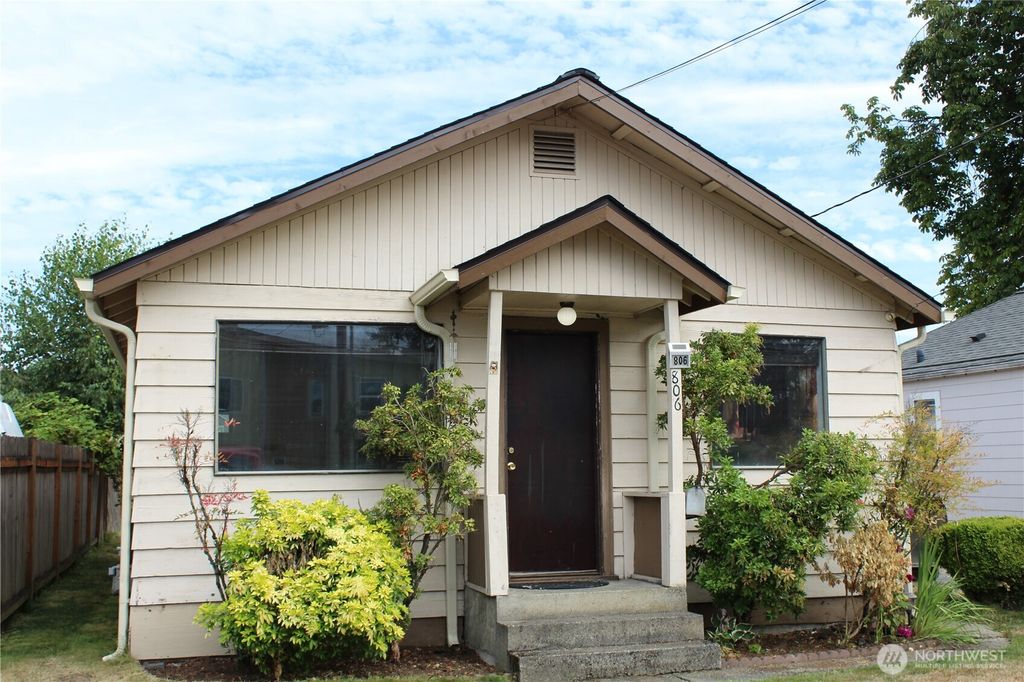 Photo of 806 2nd Avenue N, Kent, WA 98032 (MLS # 2423313)