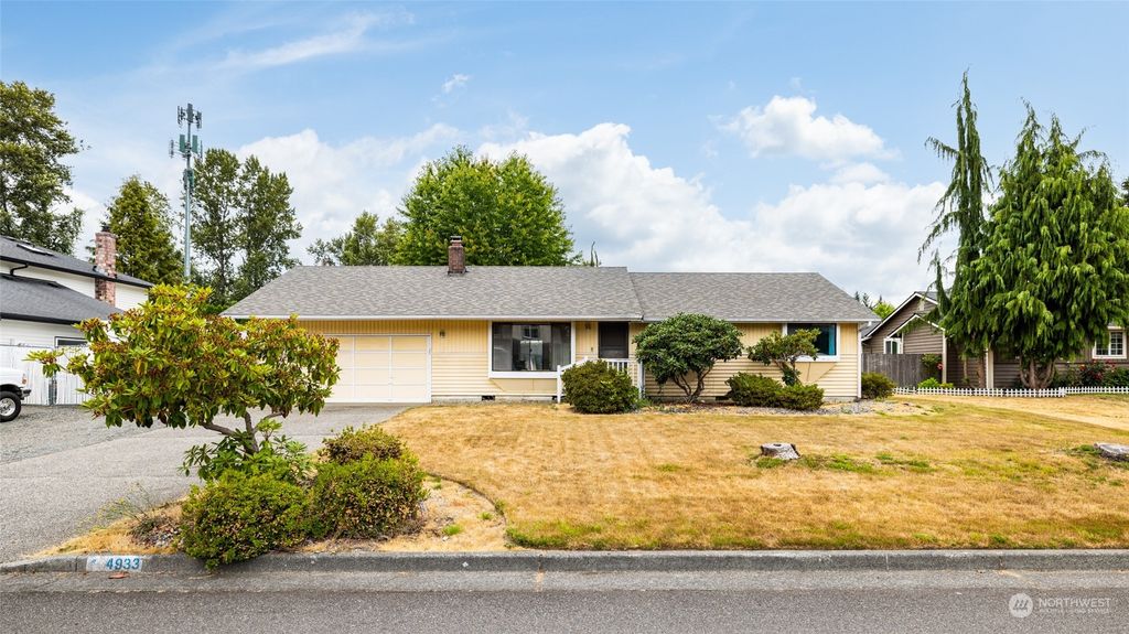 Photo of 4933 139th Place NE, Marysville, WA 98271 (MLS # 2135149)