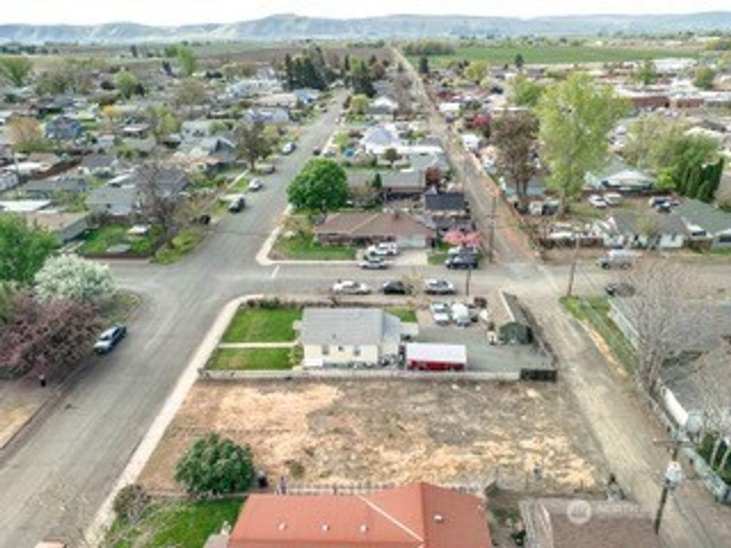 Photo of 315 S Beech Street, Toppenish, WA 98948 (MLS # 2509504)