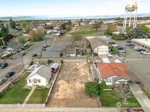 Photo of 315 S Beech Street, Toppenish, WA 98948 (MLS # 2509504)