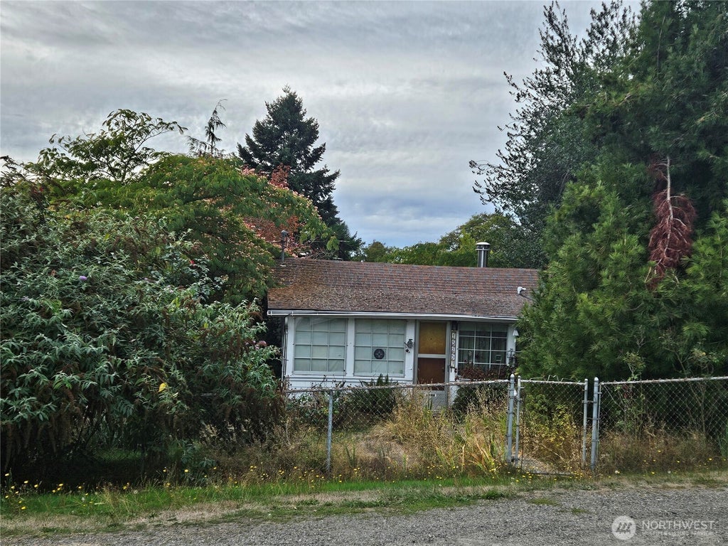 Photo of 15257 9th Avenue SW, Burien, WA 98166 (MLS # 2587690)