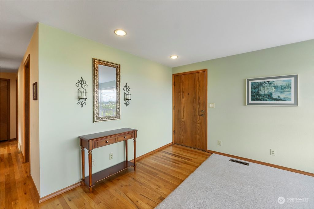 Photo of 20905 7th Place S, Des Moines, WA 98198 (MLS # 2243214)