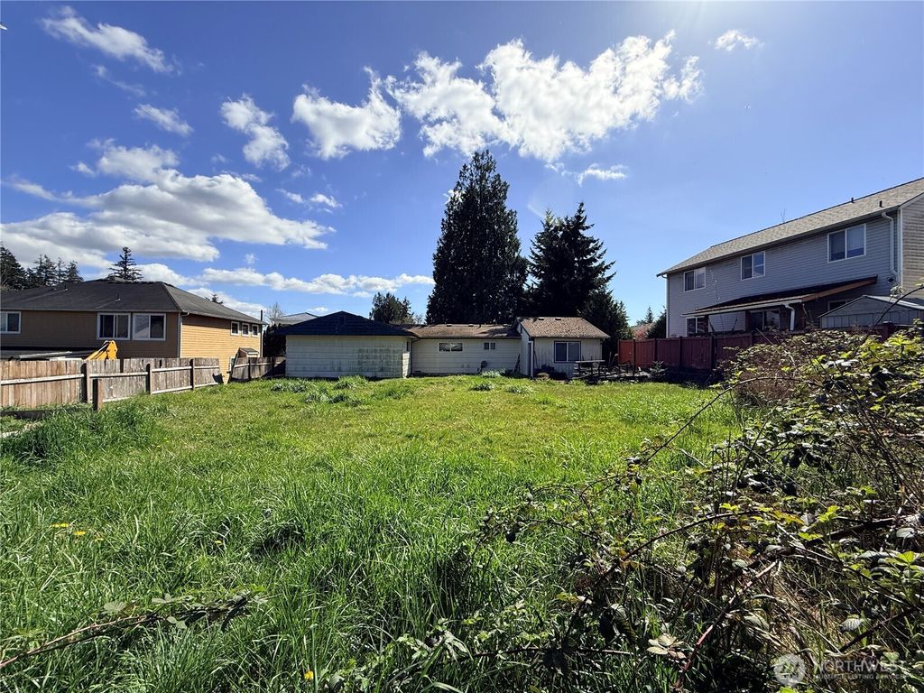 Photo of 2911 122nd Street SW, Everett, WA 98204 (MLS # 2505156)