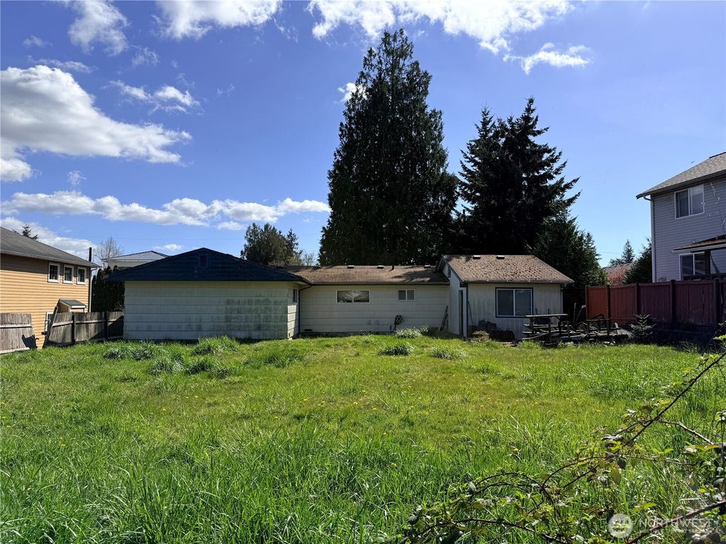 Photo of 2911 122nd Street SW, Everett, WA 98204 (MLS # 2505156)