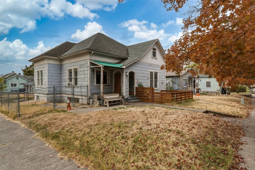 Photo of 101 W chestnut Street, Walla Walla, WA 99362 (MLS # 2598381)