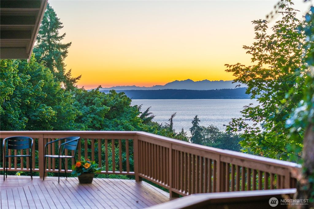 Photo of 28601 13th Avenue S, Federal Way, WA 98003 (MLS # 2424494)