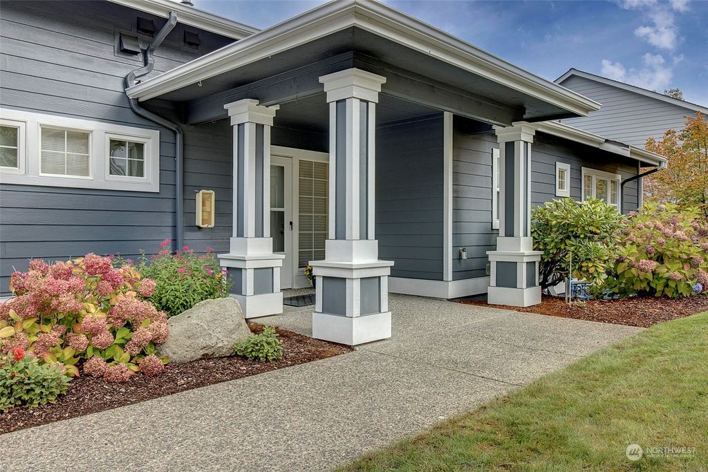 Photo of 22506 SE 45th Lane #2643, Issaquah, WA 98029 (MLS # 2169202)