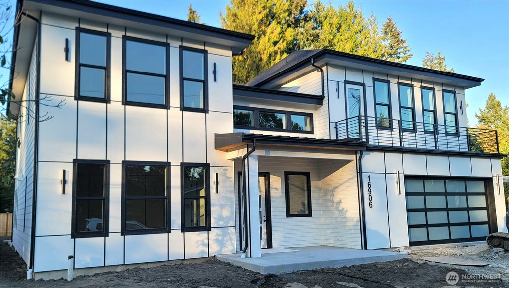 Photo of 16906 NE 14th Street, Bellevue, WA 98008 (MLS # 2569637)
