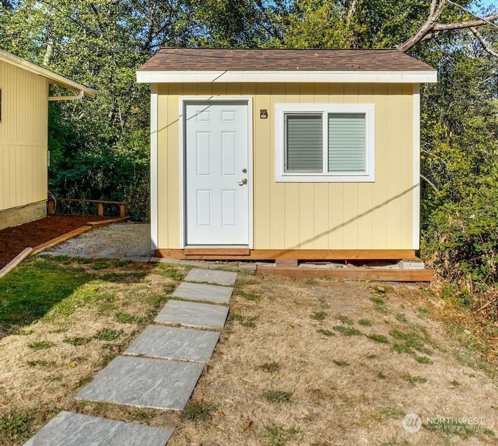 Photo of 6943 25th Avenue SW, Seattle, WA 98106 (MLS # 2007389)