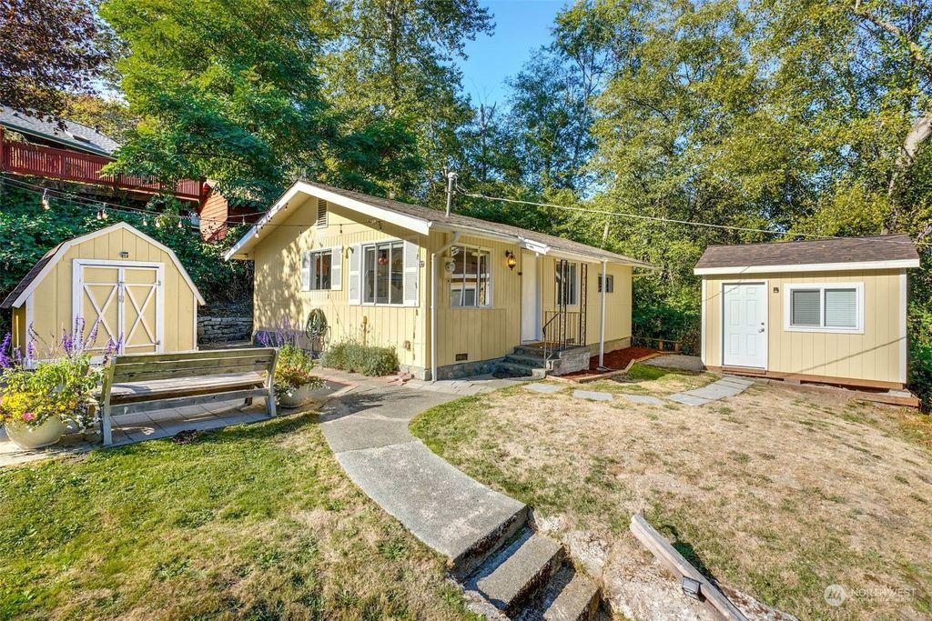 Photo of 6943 25th Avenue SW, Seattle, WA 98106 (MLS # 2007389)