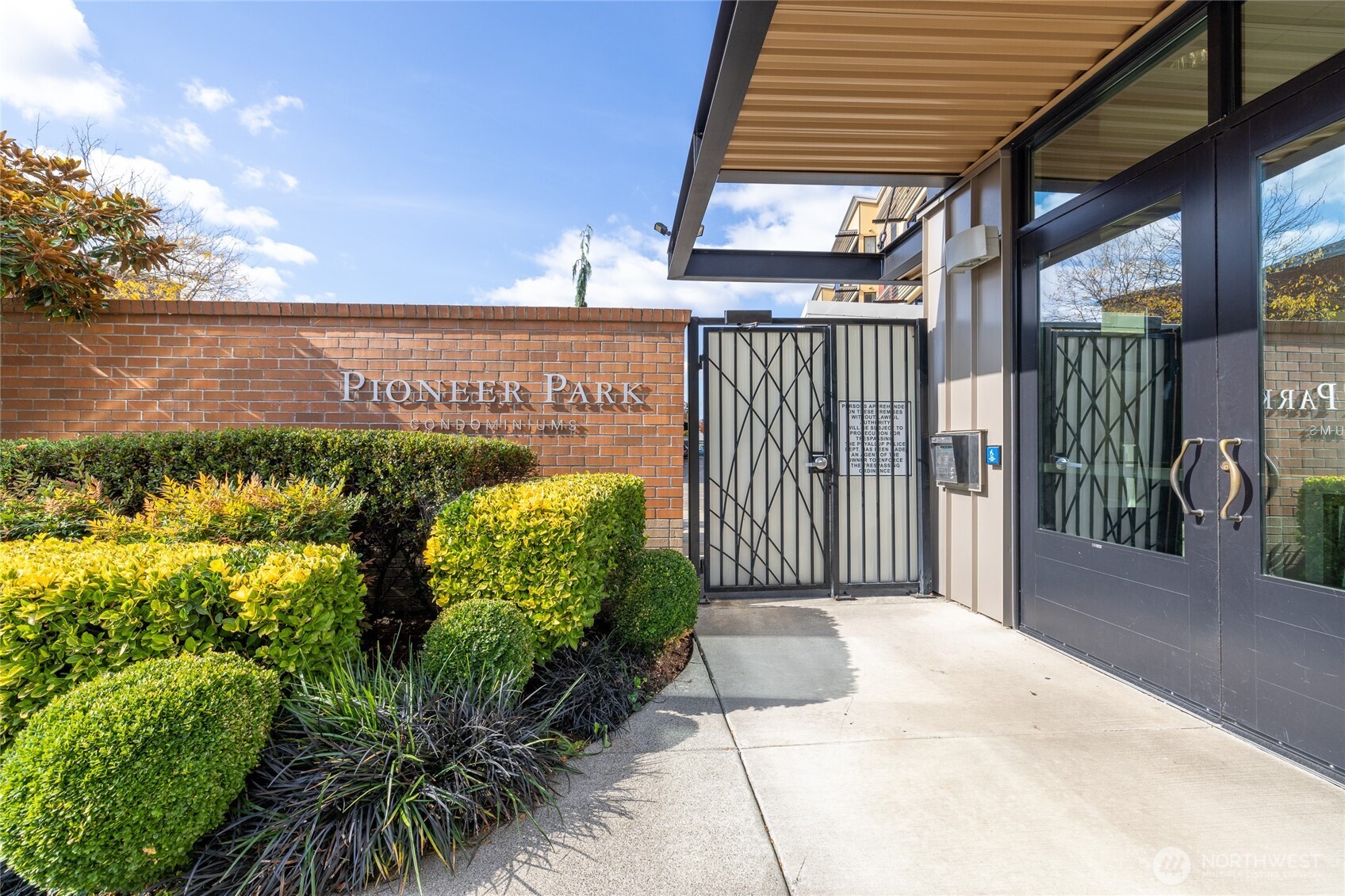210 W Pioneer Avenue 207