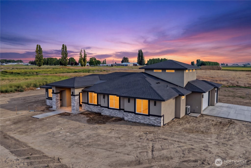 Photo of 2007 W Joanna Lane, Othello, WA 99344 (MLS # 2582639)