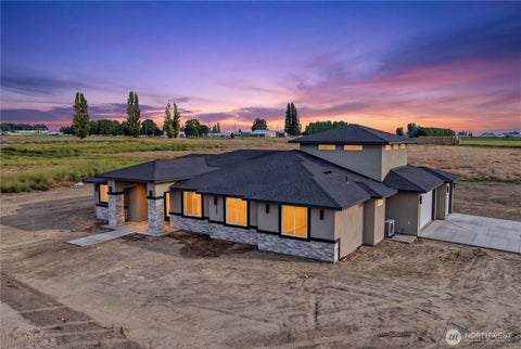 Photo of 2007 W Joanna Lane, Othello, WA 99344 (MLS # 2582639)