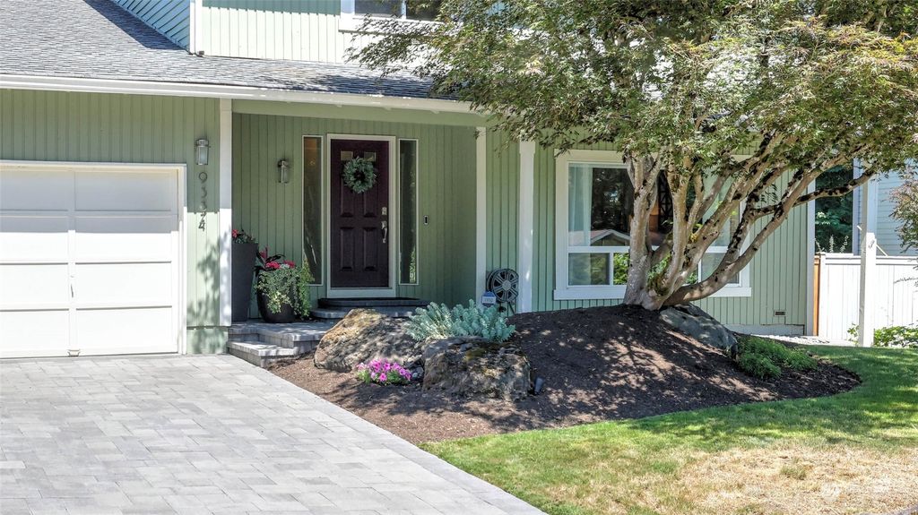 Photo of 9334 NE 141st Place, Kirkland, WA 98034 (MLS # 2144814)