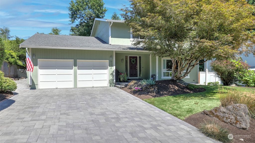 Photo of 9334 NE 141st Place, Kirkland, WA 98034 (MLS # 2144814)
