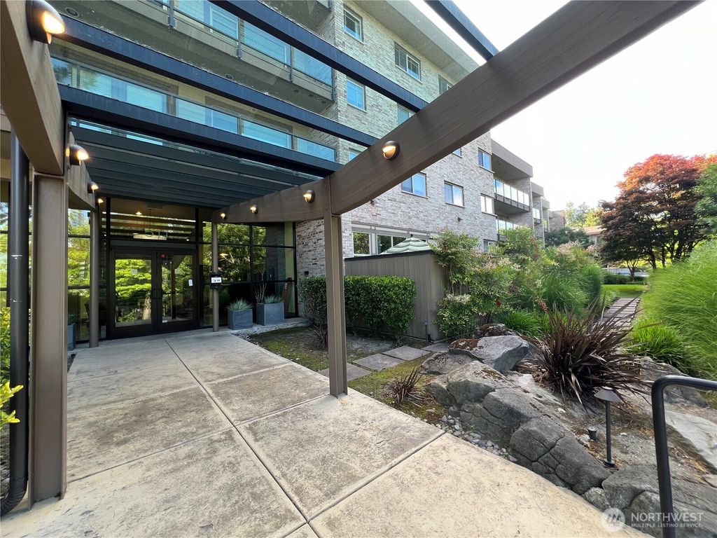 Photo of 511 100th Avenue NE #107, Bellevue, WA 98004 (MLS # 2428065)