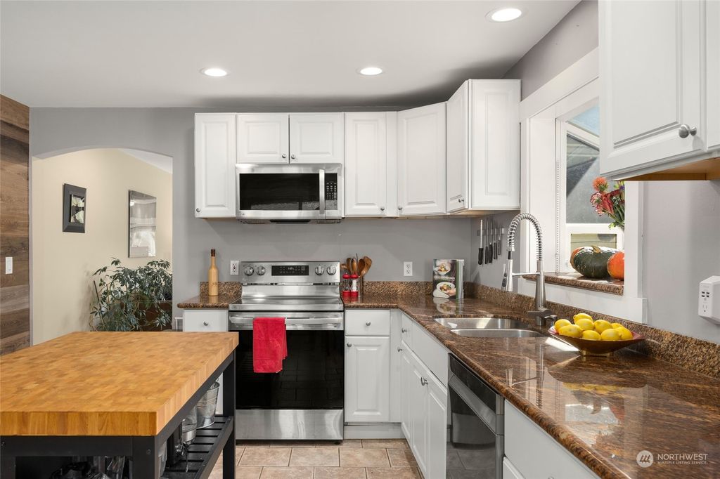 Photo of 503 Ballarat Avenue N, North Bend, WA 98045 (MLS # 2005795)